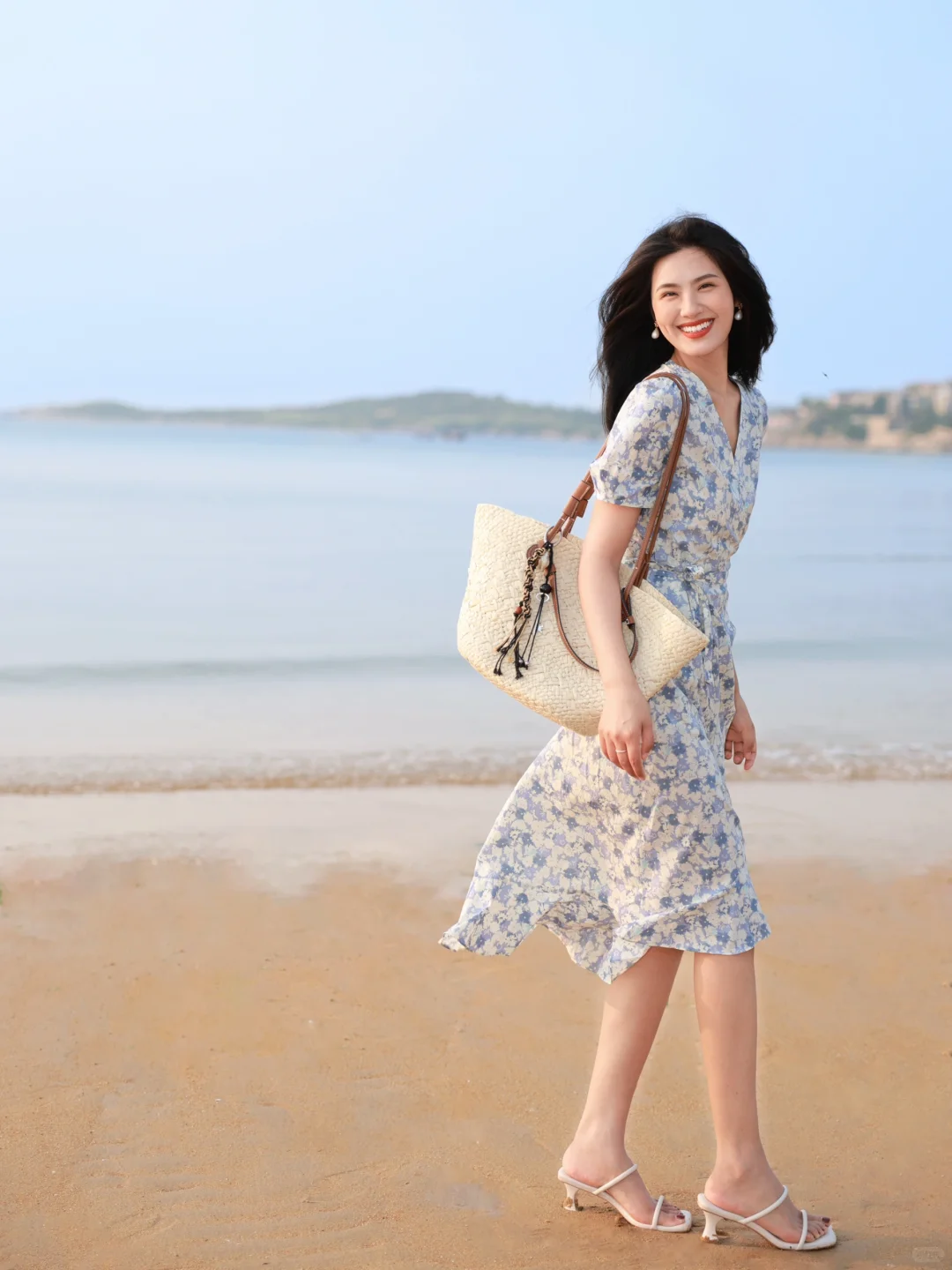 在海边享受片刻浪漫