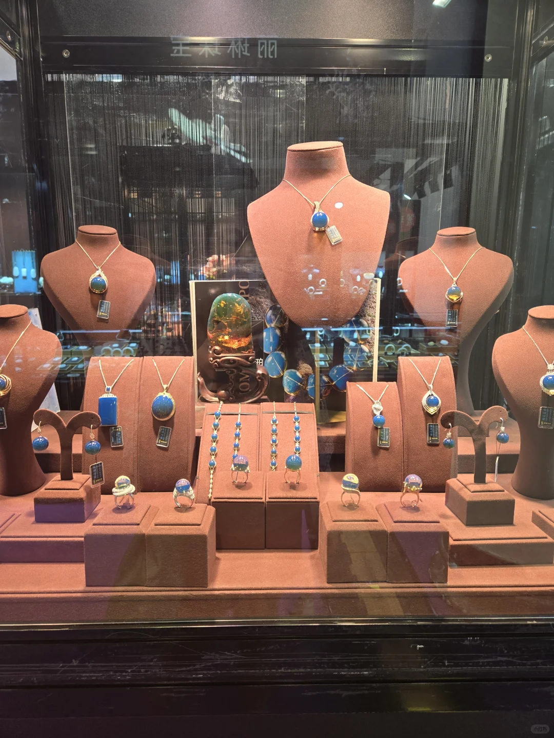 农展馆的珠宝展