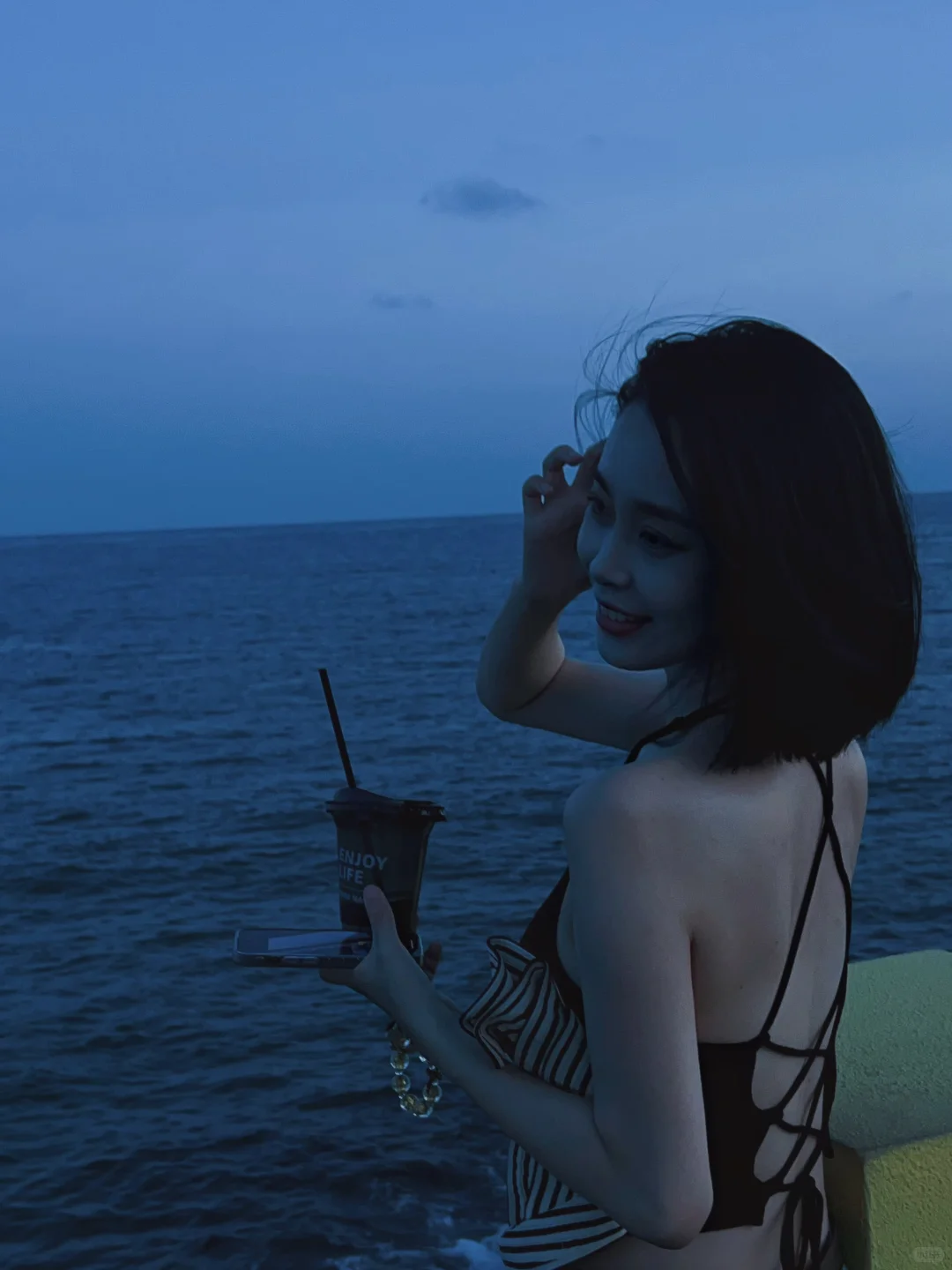 在海边吹海风吹到晚霞?