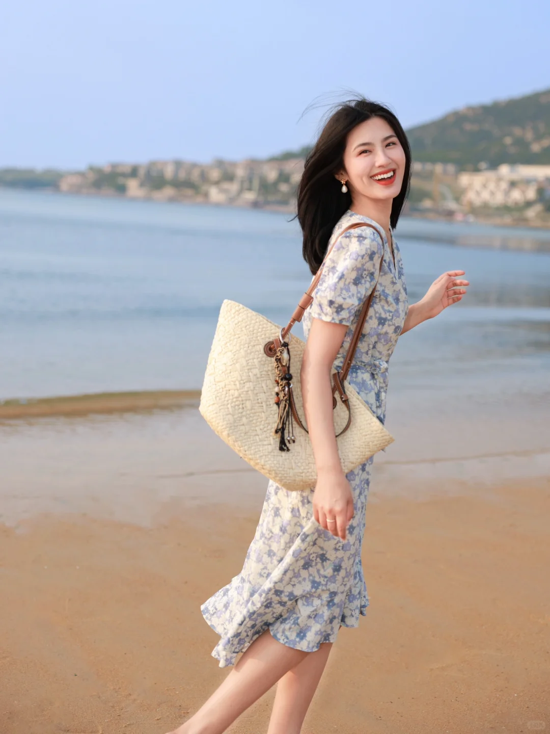 在海边享受片刻浪漫