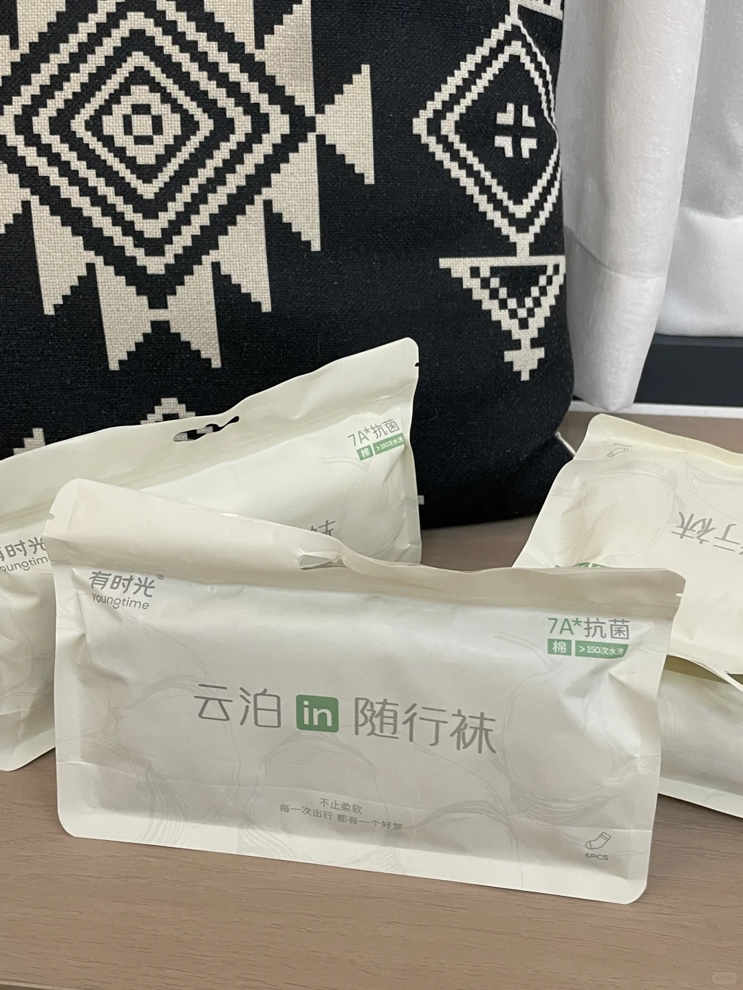 一次性袜子真香or踩雷？真穿体验只说实话！