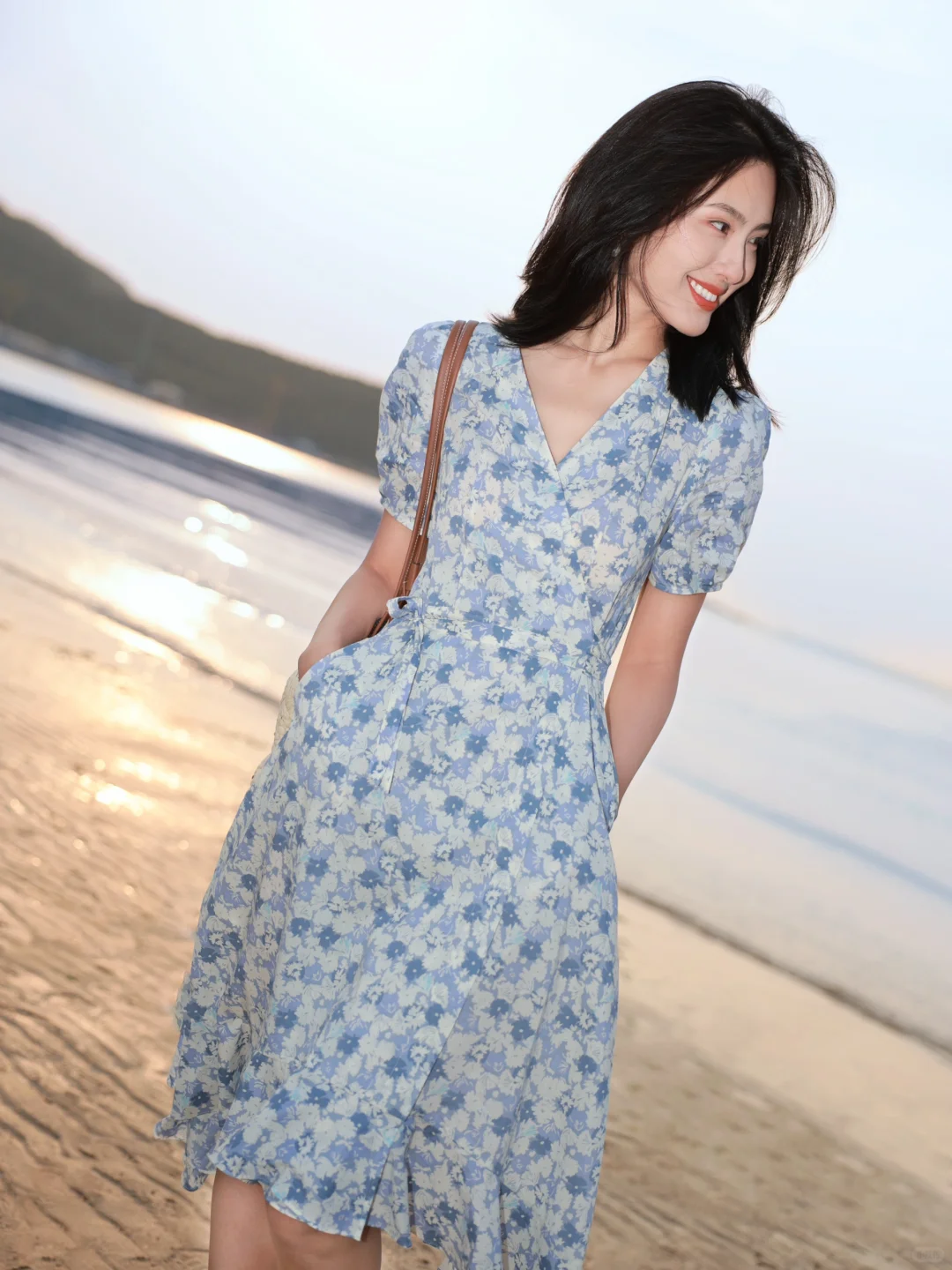 在海边享受片刻浪漫