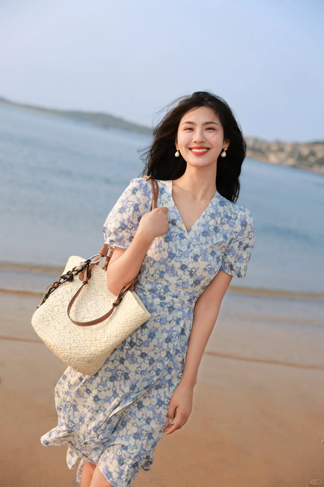 在海边享受片刻浪漫