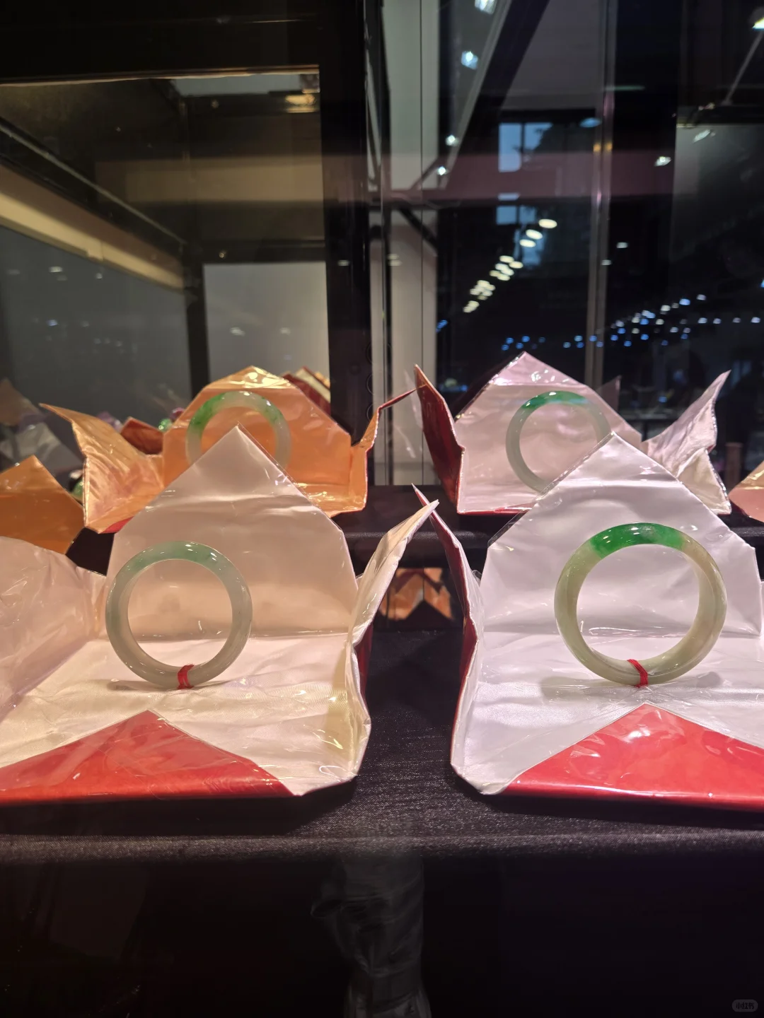 农展馆的珠宝展