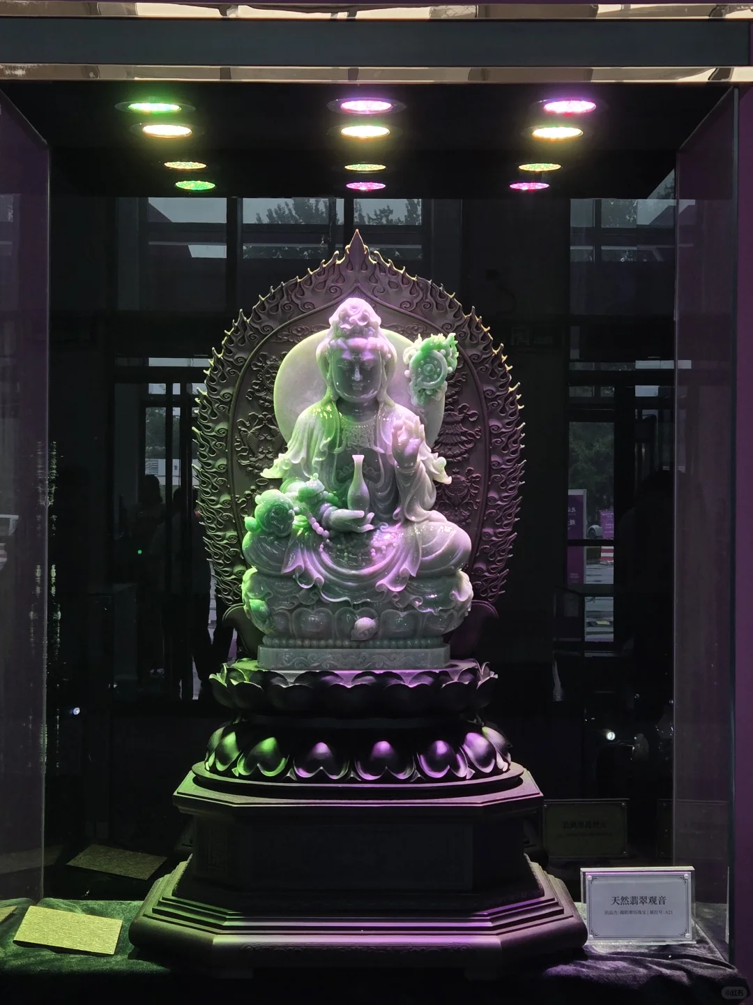 农展馆的珠宝展