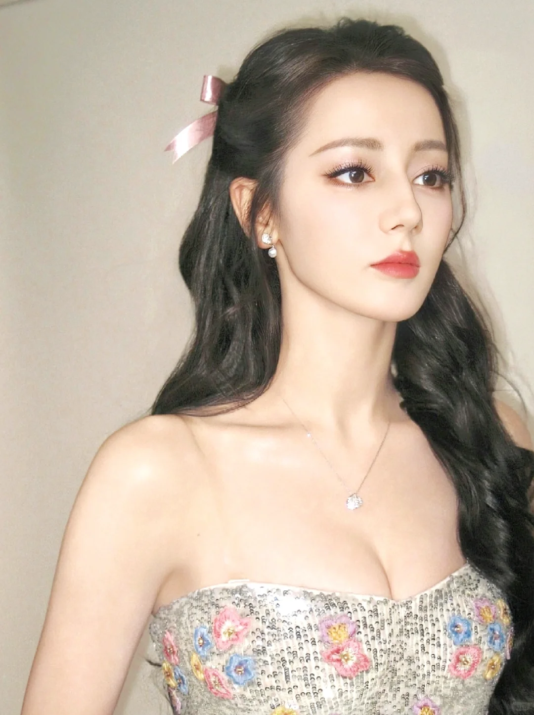 是浓颜天花板，是熟女气质十足的公主