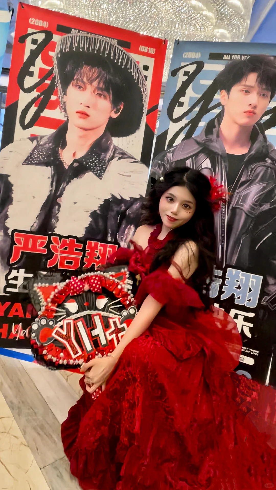 捞捞昨天演唱会一身红lo裙的稀奇美女