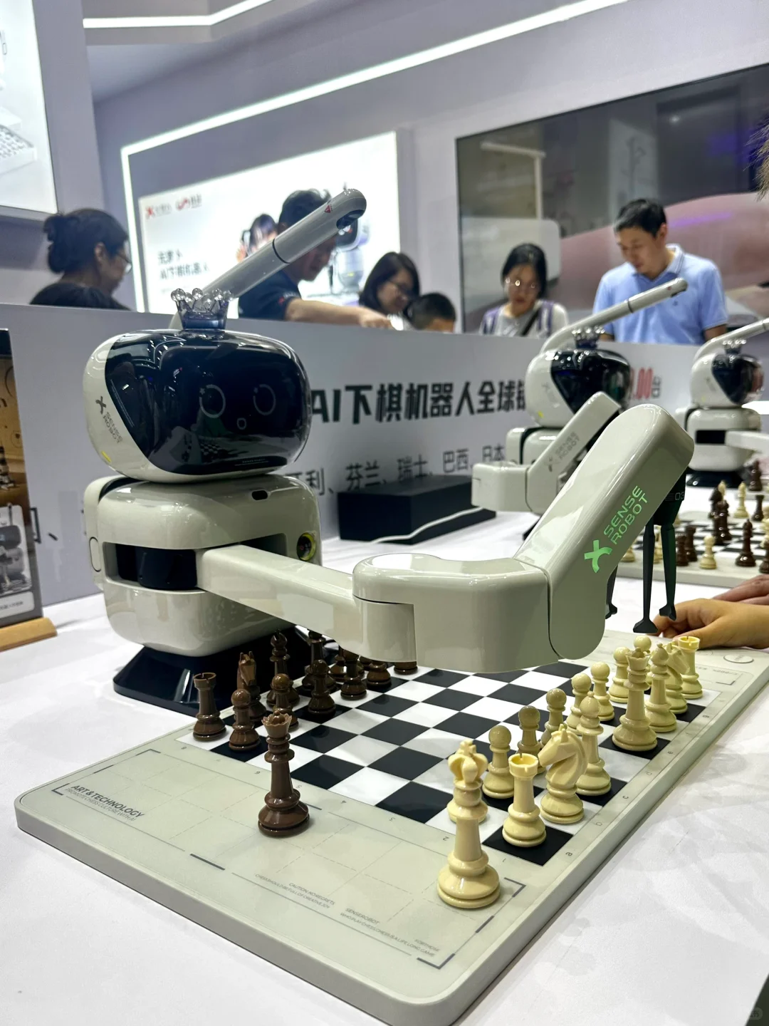 ?8.9世界机器人大会实拍｜带娃逛展惊到尖叫