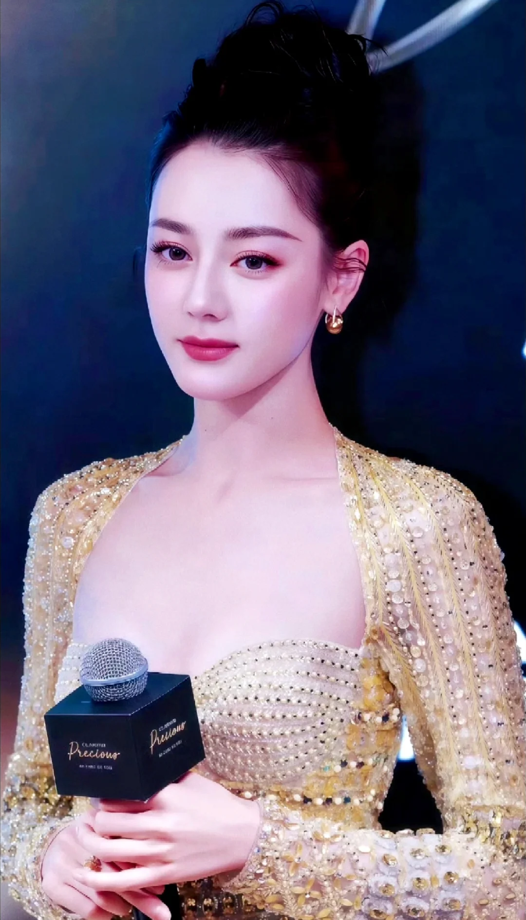 是浓颜天花板，是熟女气质十足的公主