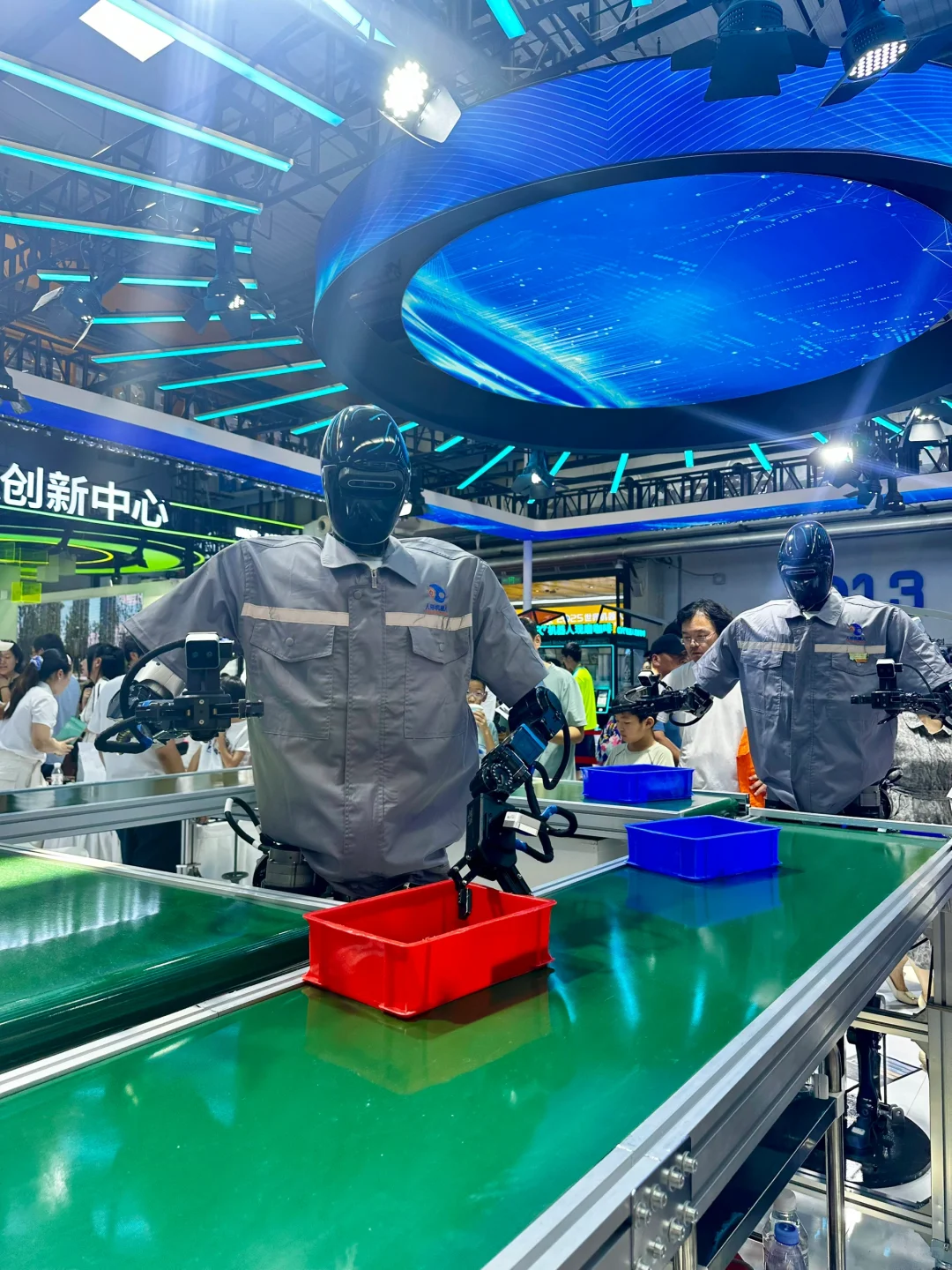 ?8.9世界机器人大会实拍｜带娃逛展惊到尖叫