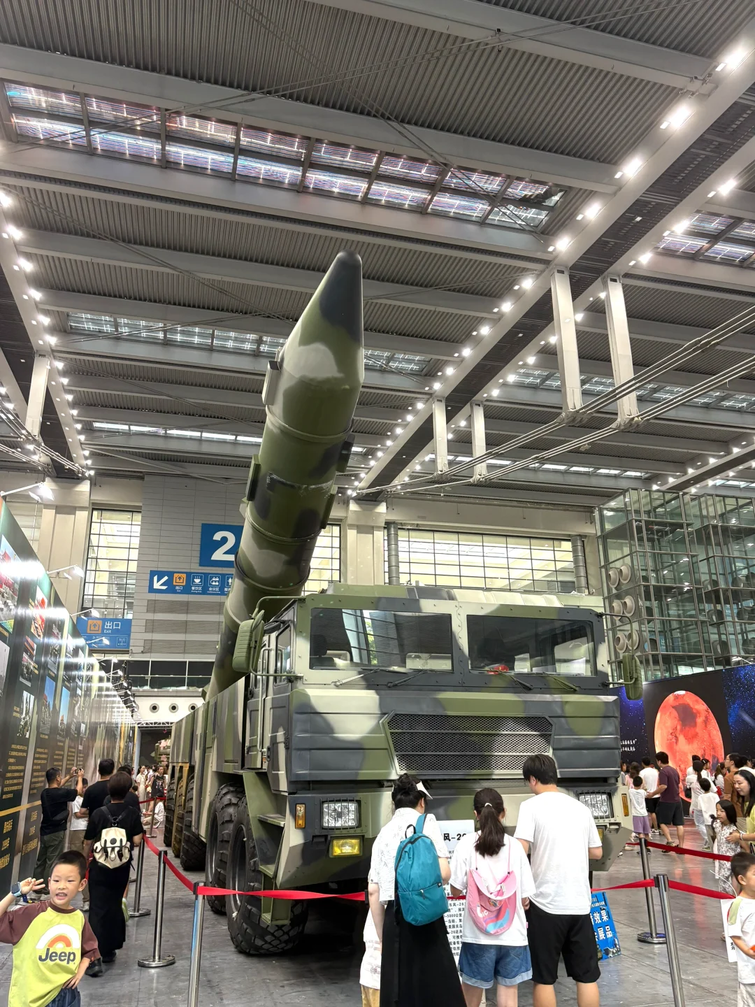 逛国防科技展
