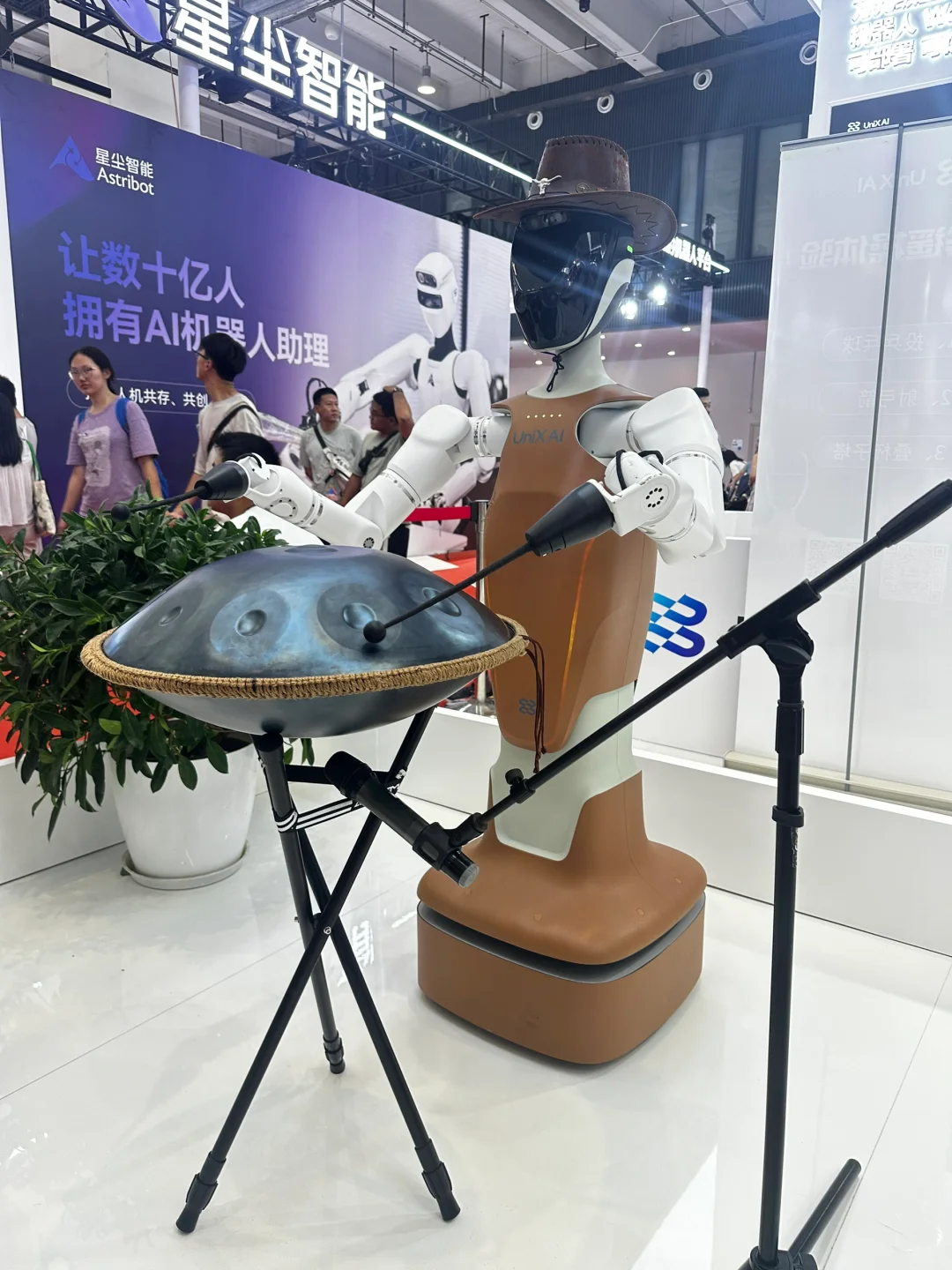 ?8.9世界机器人大会实拍｜带娃逛展惊到尖叫