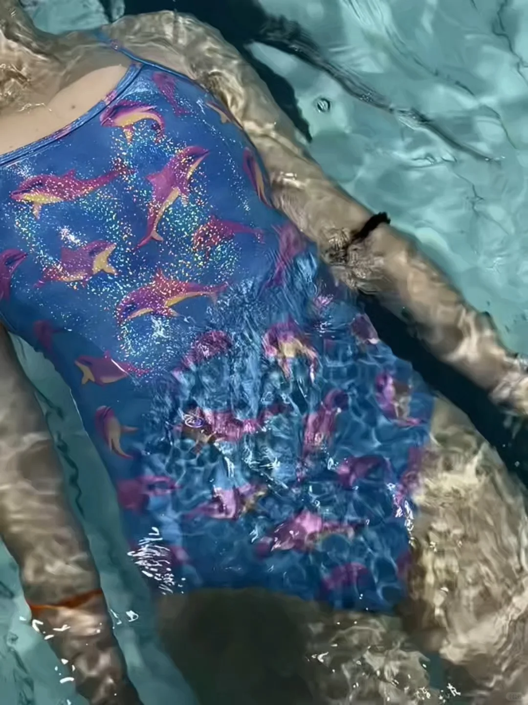 幸运邀请到粉色小海豚一起共游?
