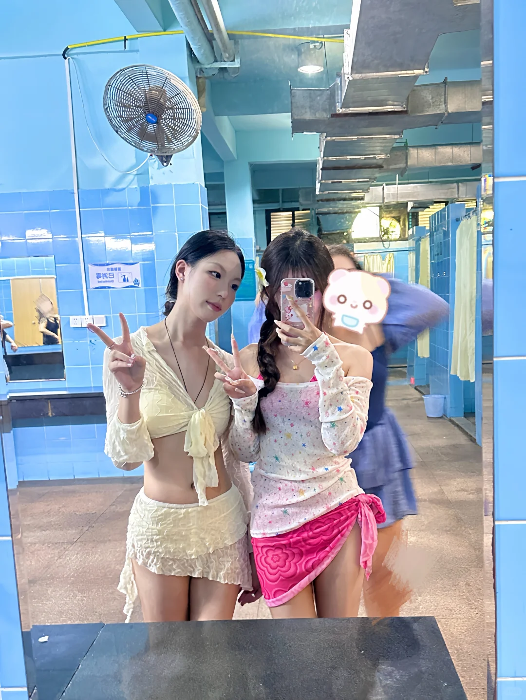 玫红色泳装也太好看了
