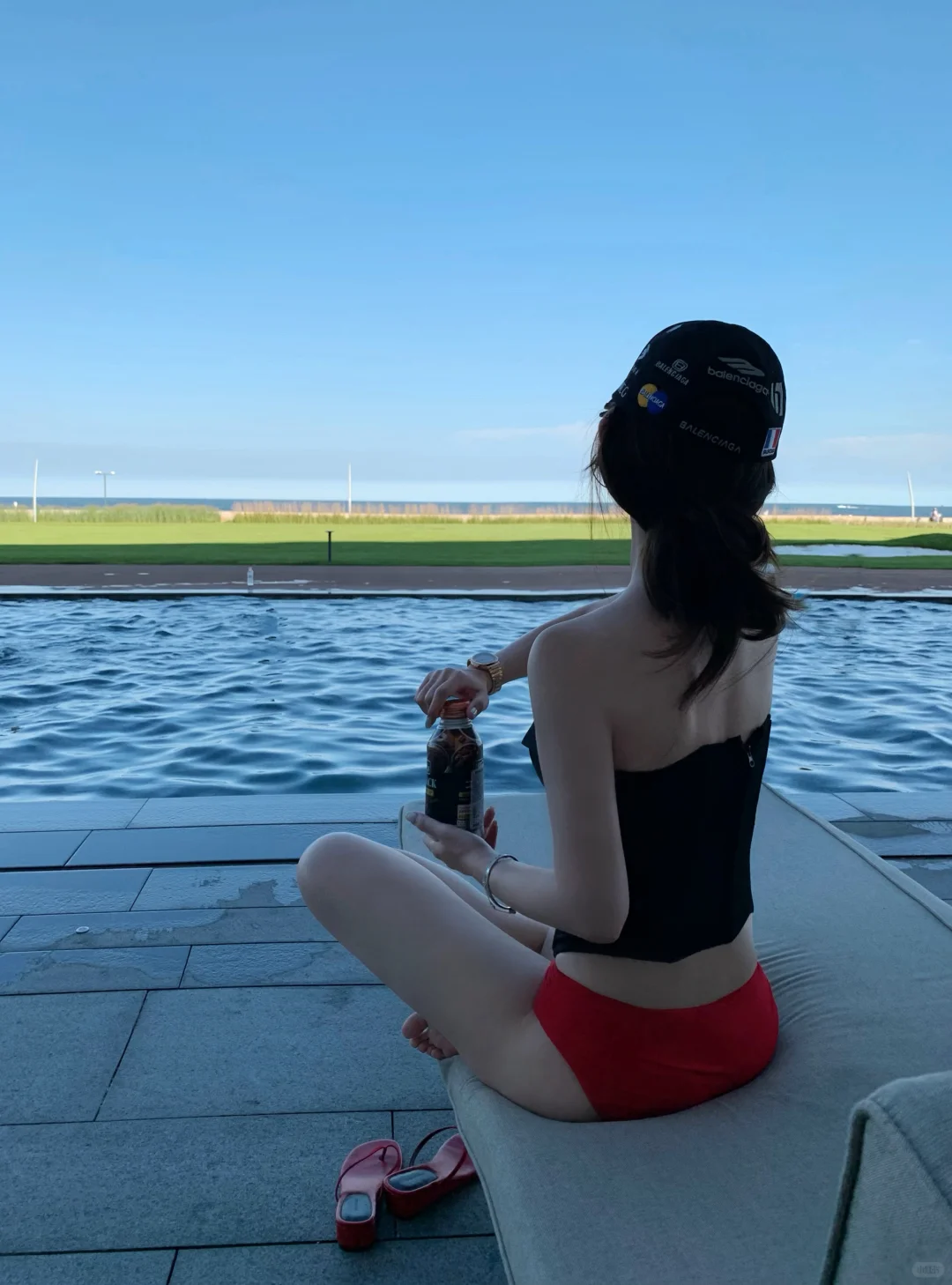 阿那亚这个泳池不错｜海边穿搭ootd?