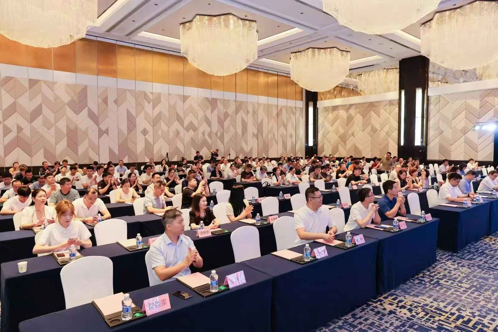 祝贺世界工业装备材料供应链博览会圆满成功