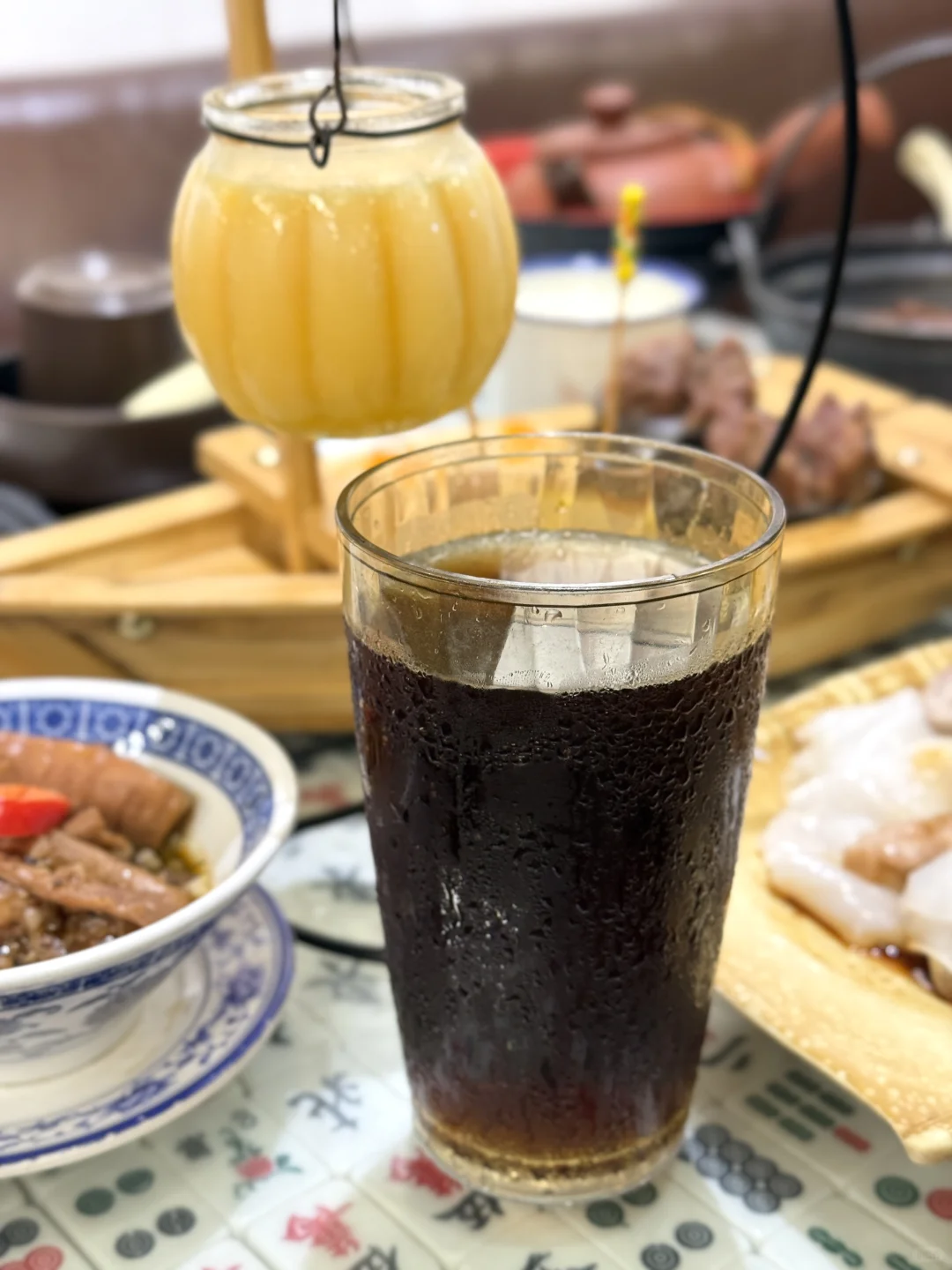 广州人夏天怎么过？在点心店躺平啊