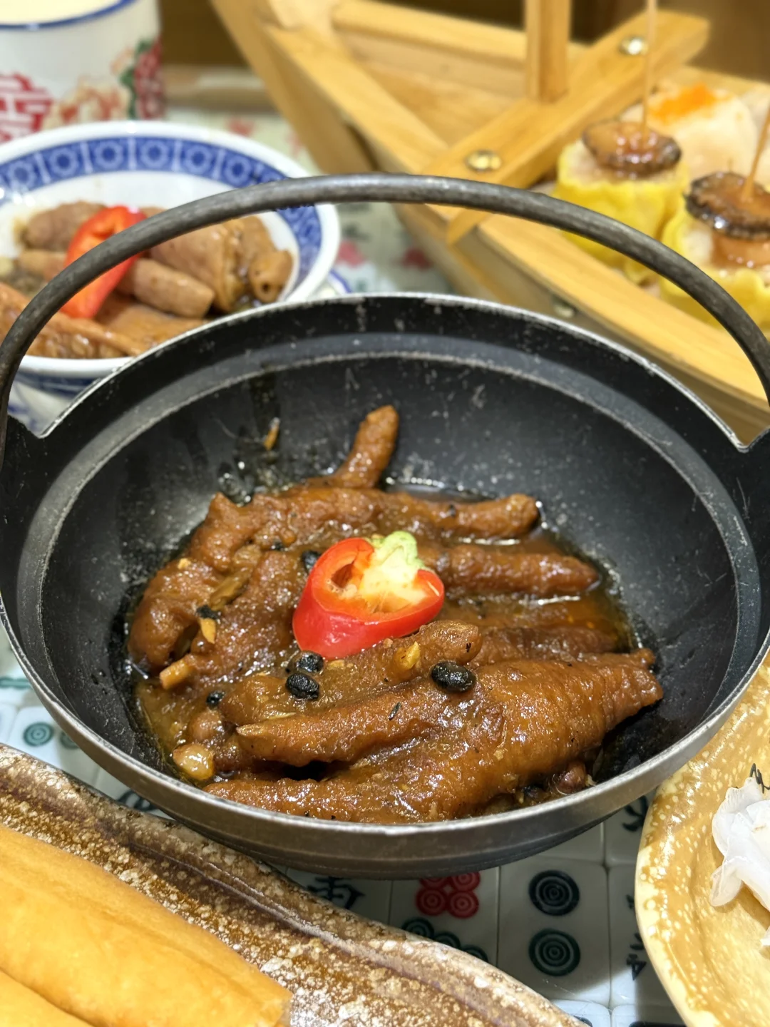 广州人夏天怎么过？在点心店躺平啊