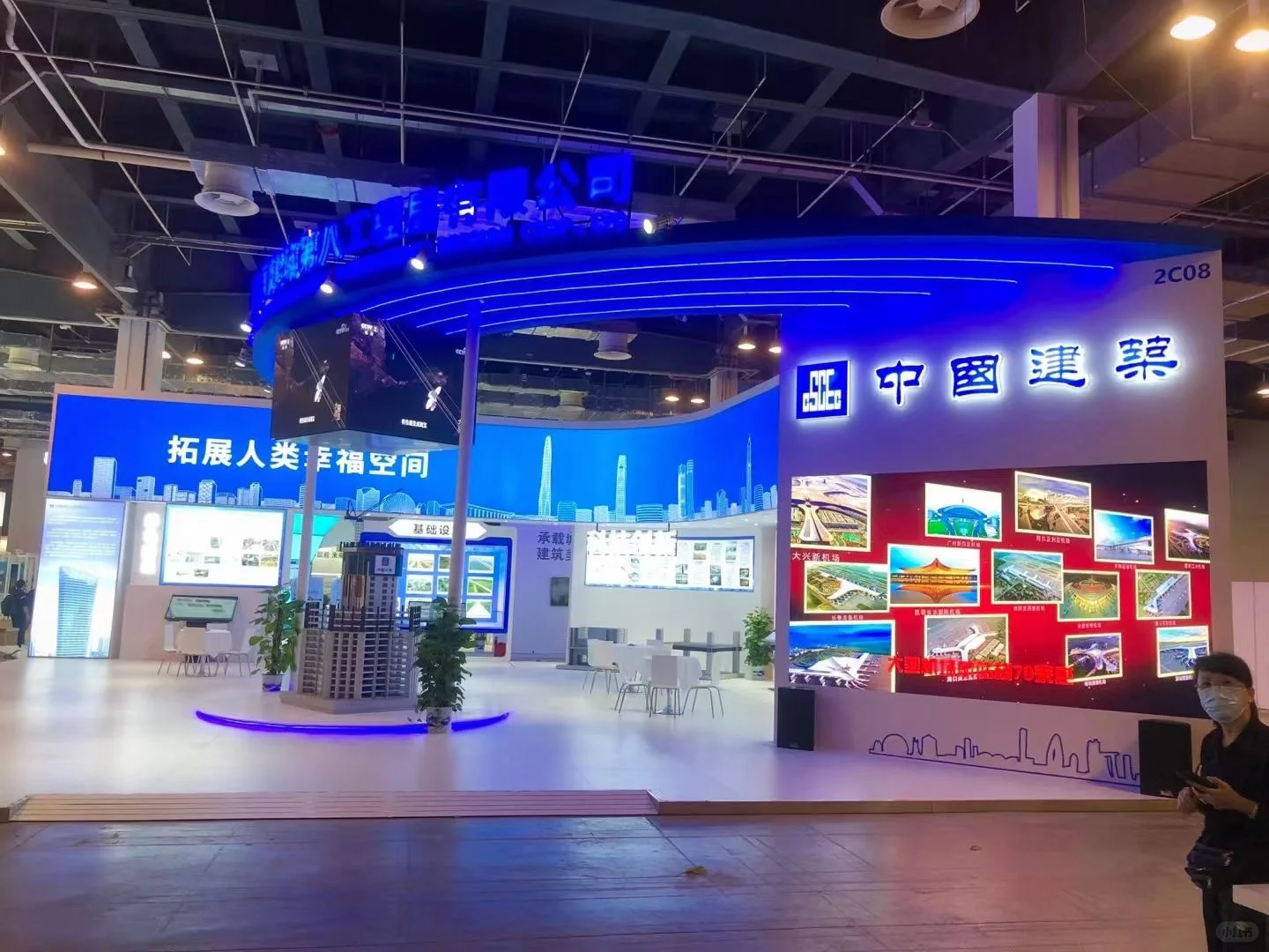 为啥没有早点遇到这么好看的展台设计呀
