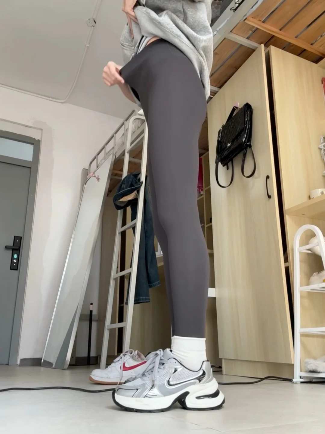 姐妹们快帮我看看这鲨鱼裤能不能留啊