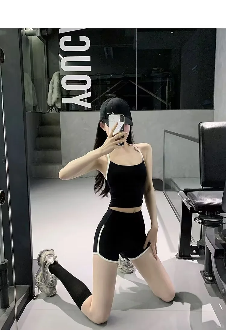健身房美女瑜伽服全黑穿搭，太显身材了