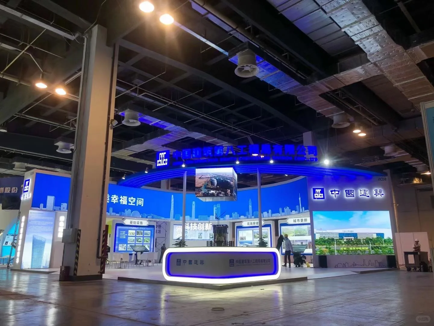 为啥没有早点遇到这么好看的展台设计呀