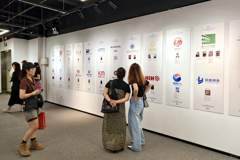 津沪平面设计名家与首届天津平面设计展开幕