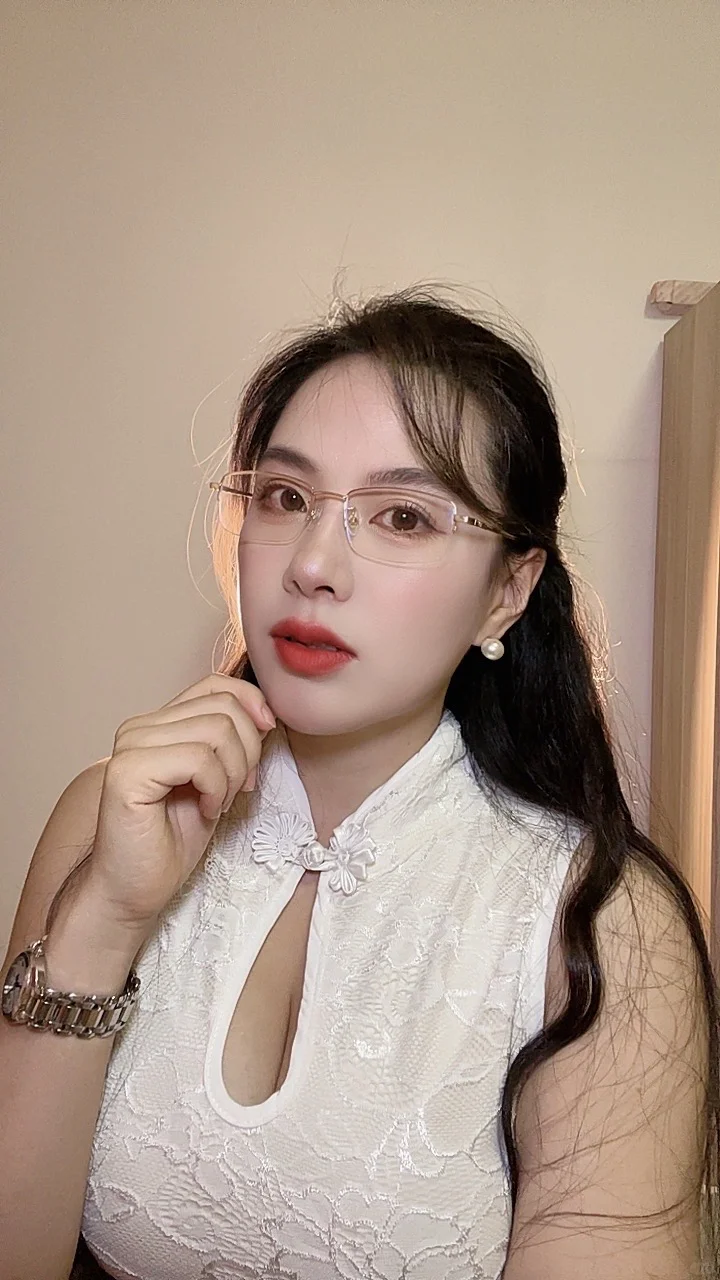 反差感，微胖温柔少妇