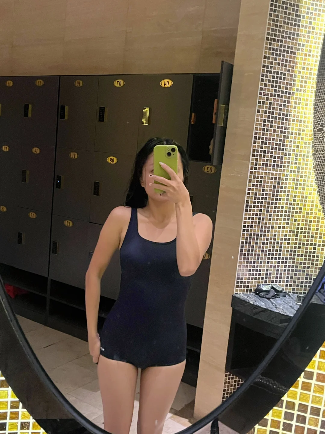 适合黄黑皮女生?的低开叉竞速泳衣推荐