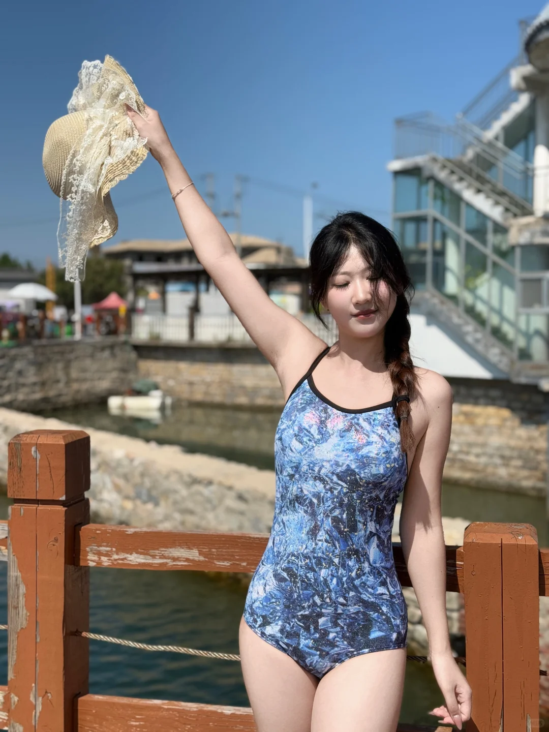 超级亮眼的泳衣～