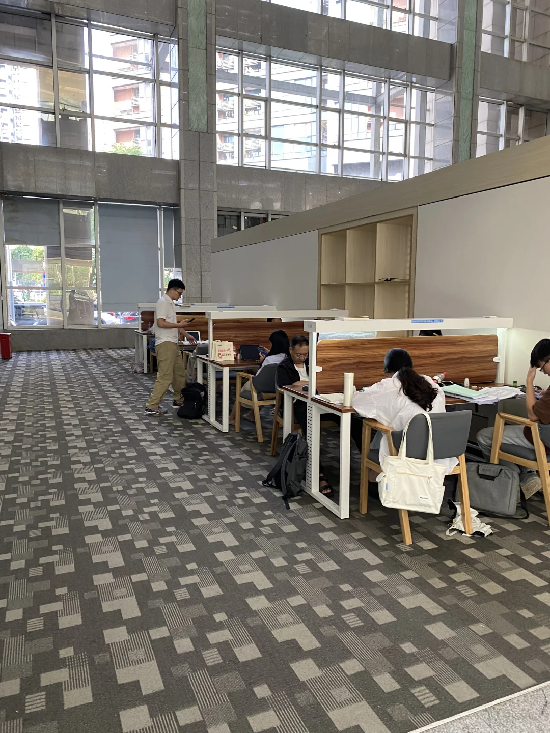 42岁，中年被裁，失业i 人的解压方式