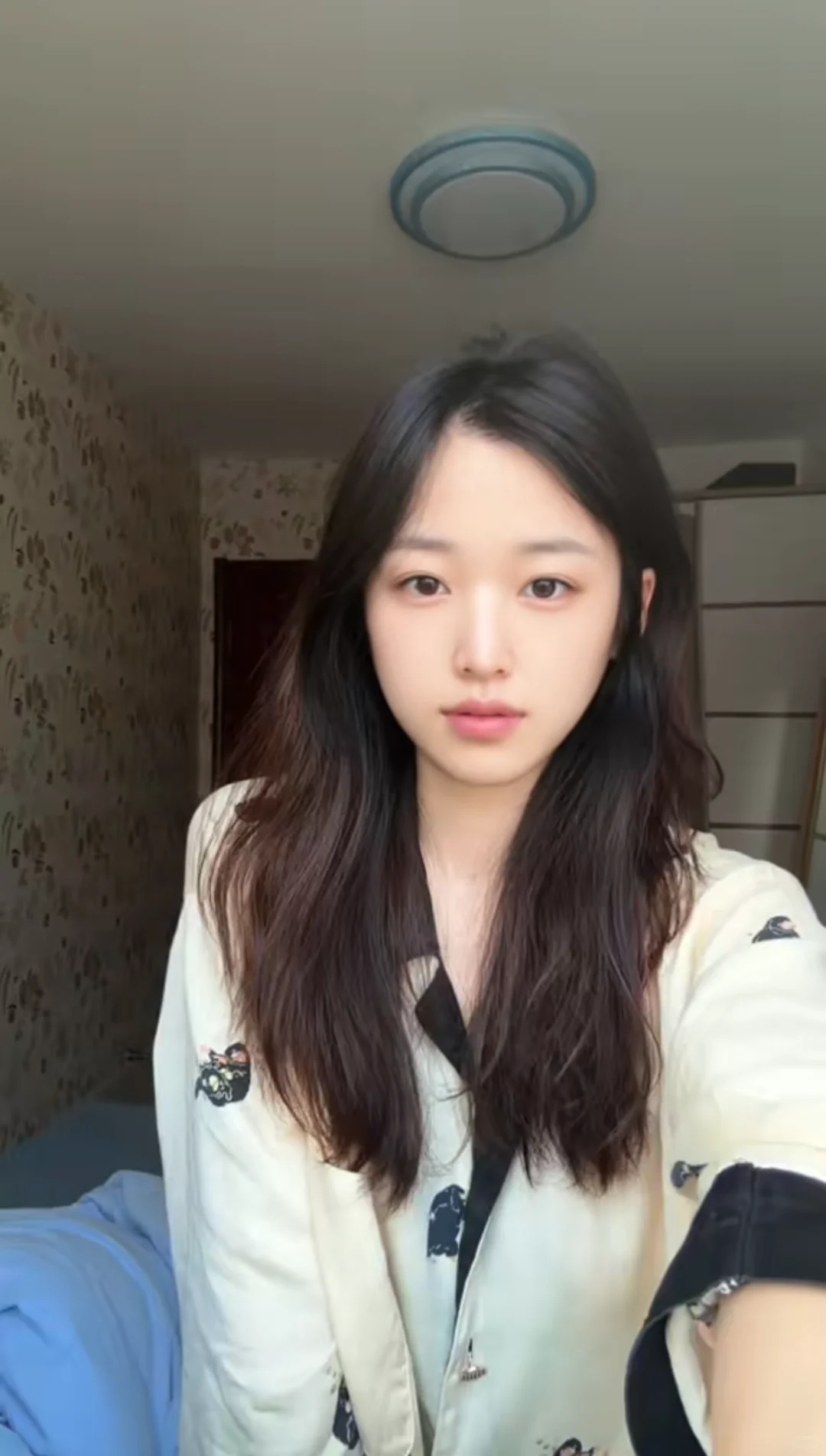 哪个穿搭更有人妻感？