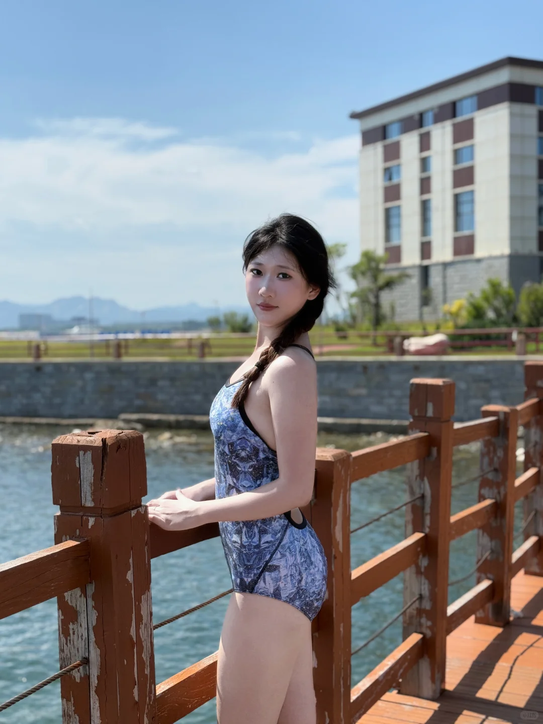 超级亮眼的泳衣～