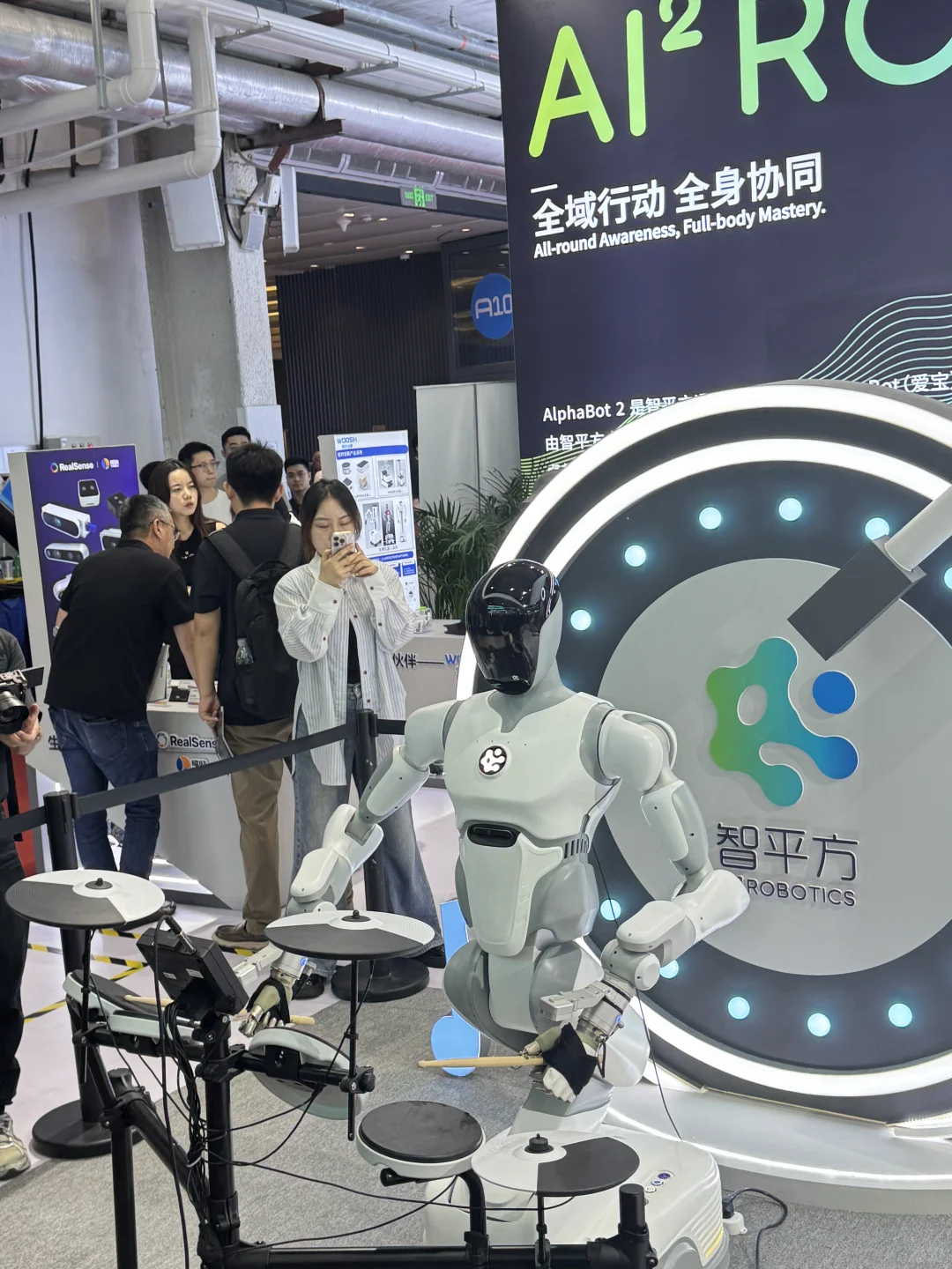 都来逛世界机器人大会！?