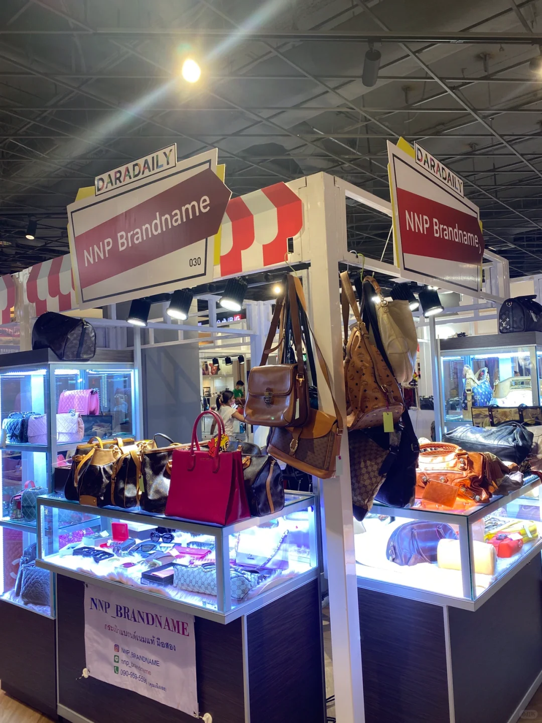 MBK一楼偶遇泰国的中古包包展销会
