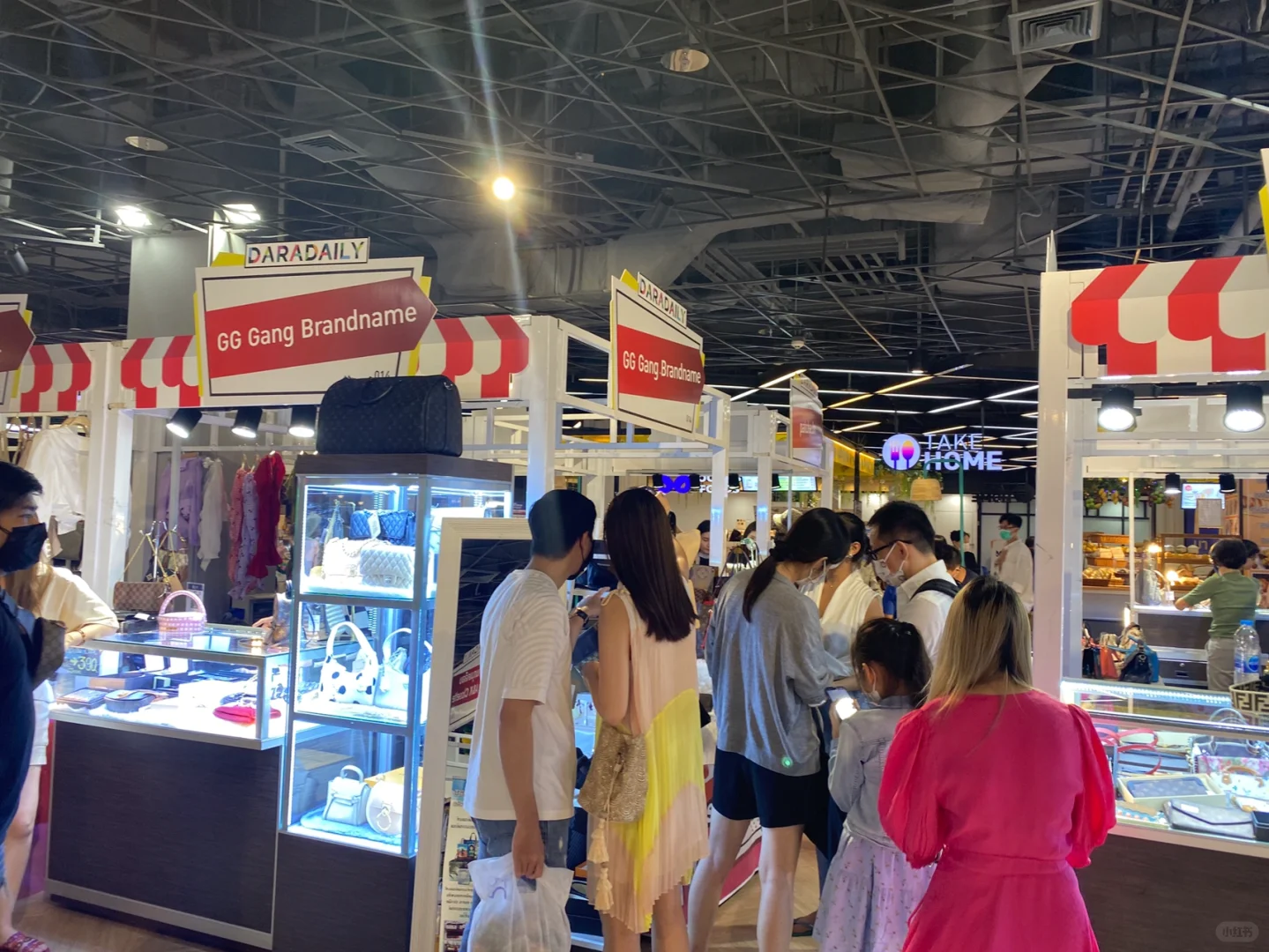 MBK一楼偶遇泰国的中古包包展销会