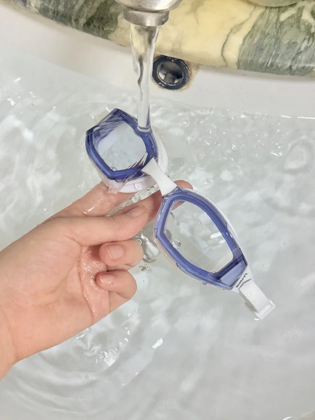 不是。。大家的绝美泳衣都别藏着掖着了