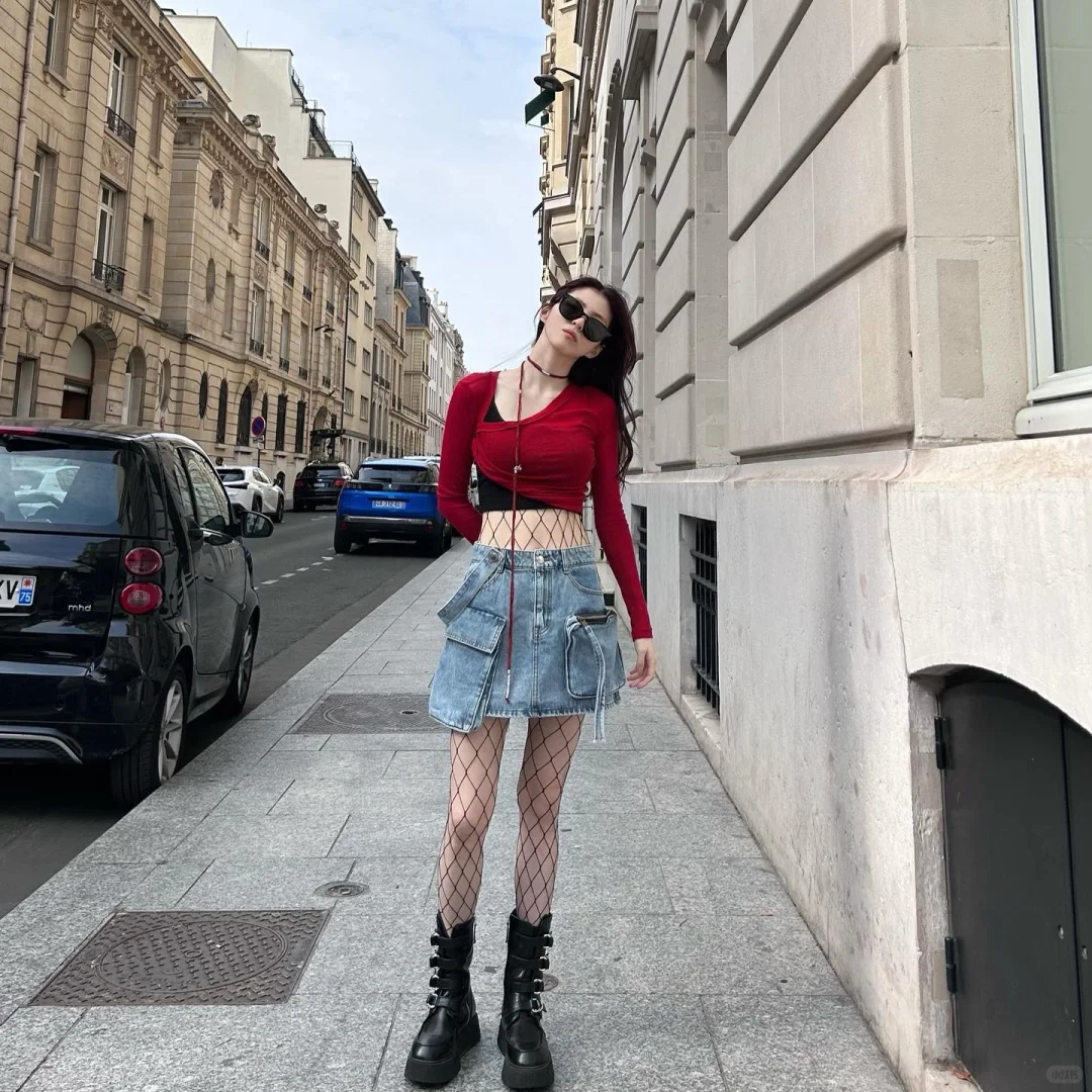 从冷到迷人：韩韶禧的“酷脸系”时尚魅力解析