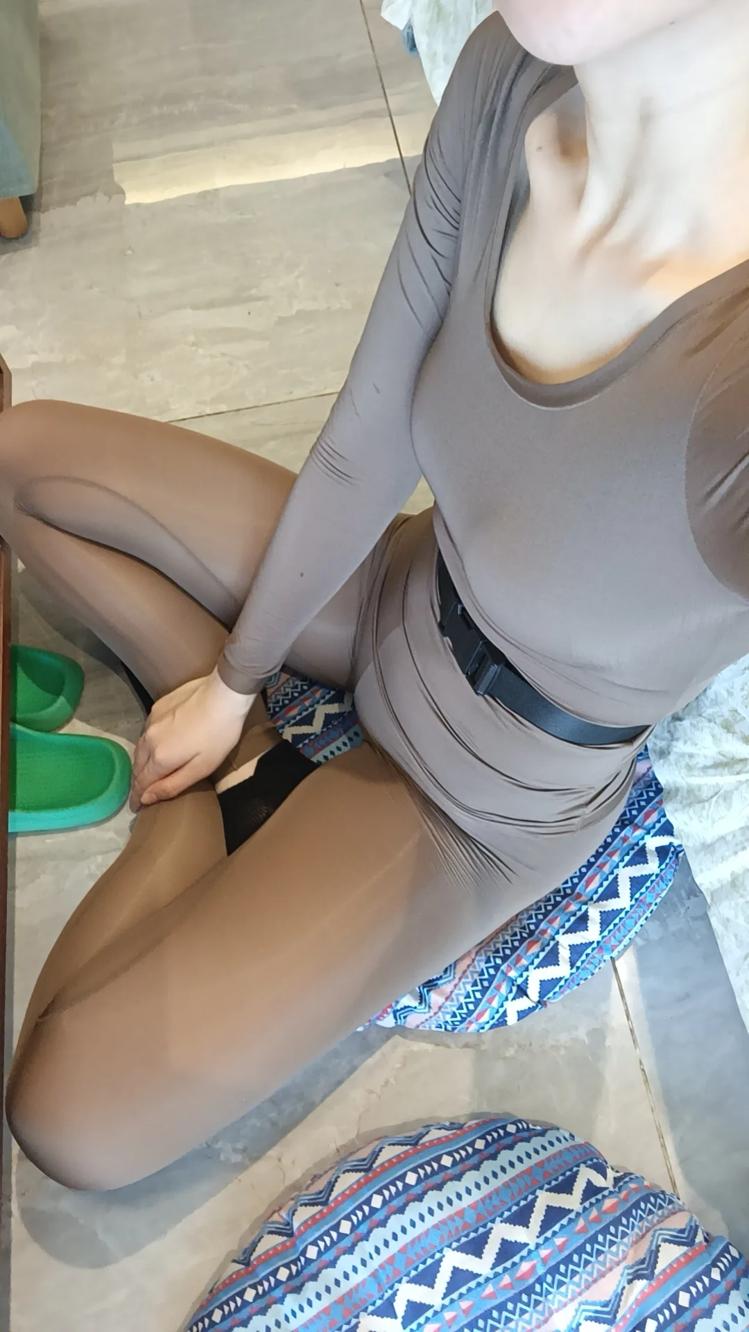 少妇的快乐:赚钱，干饭，美男的腹肌真好看