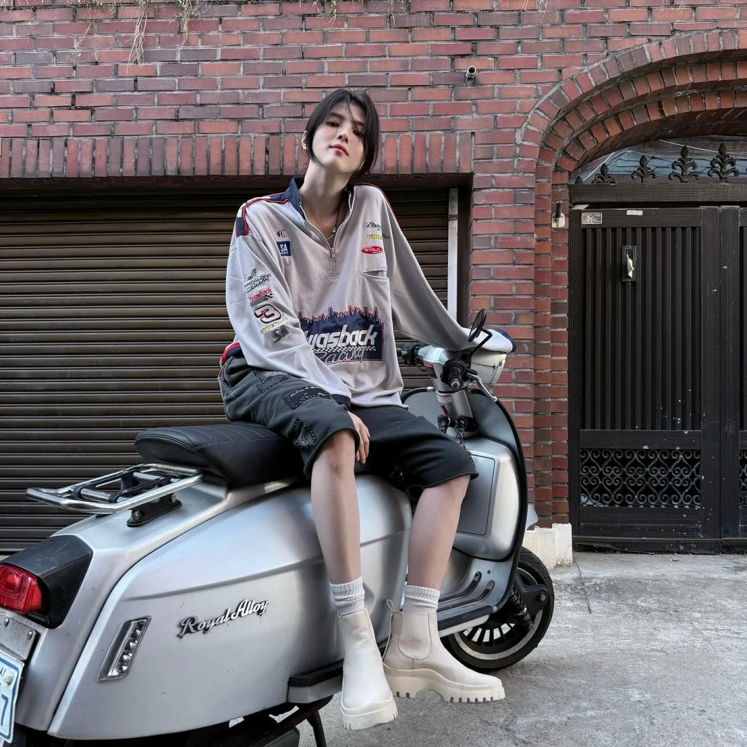 从冷到迷人：韩韶禧的“酷脸系”时尚魅力解析