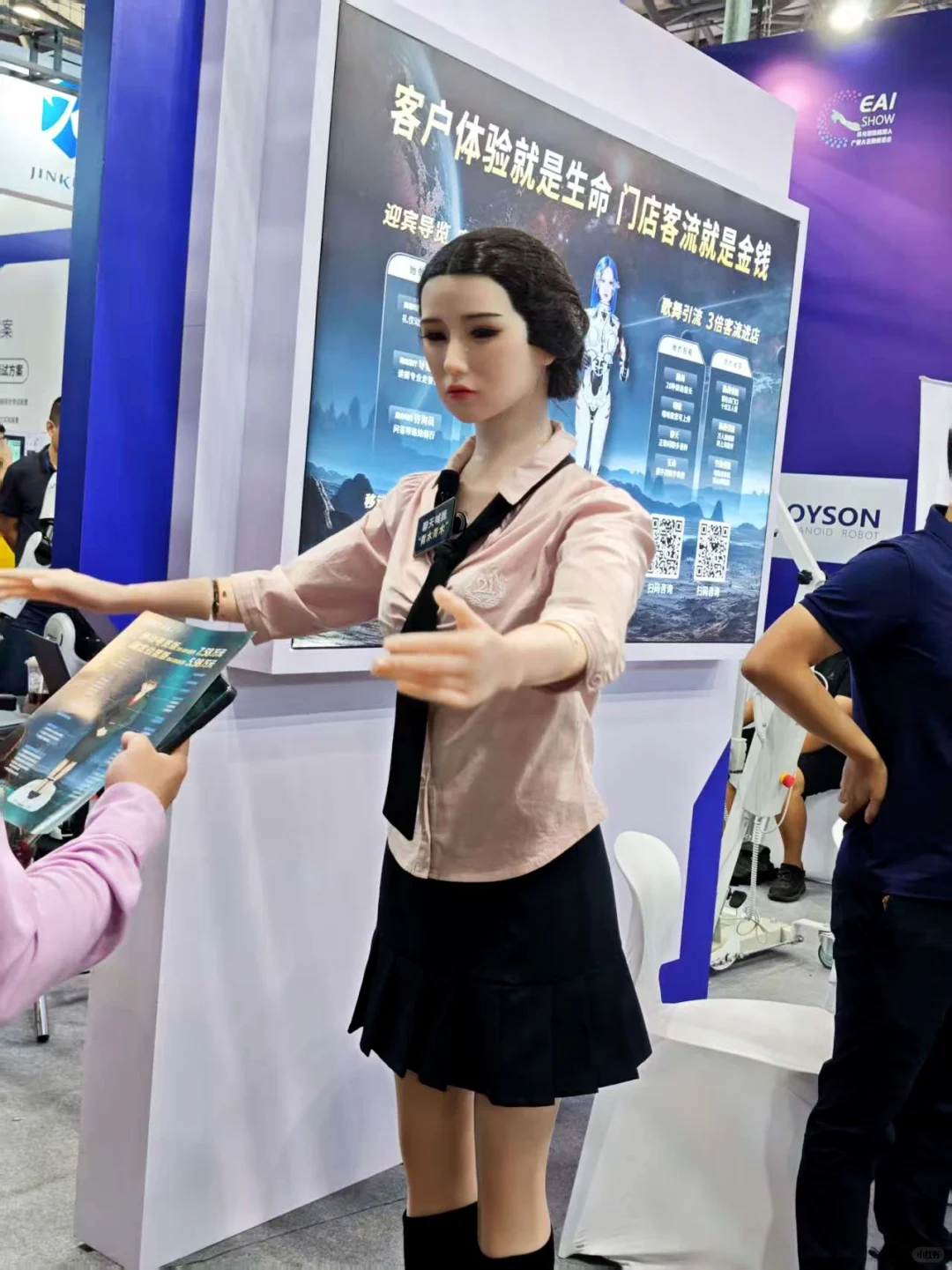 这些机器人也太可爱了吧！三倍快乐～