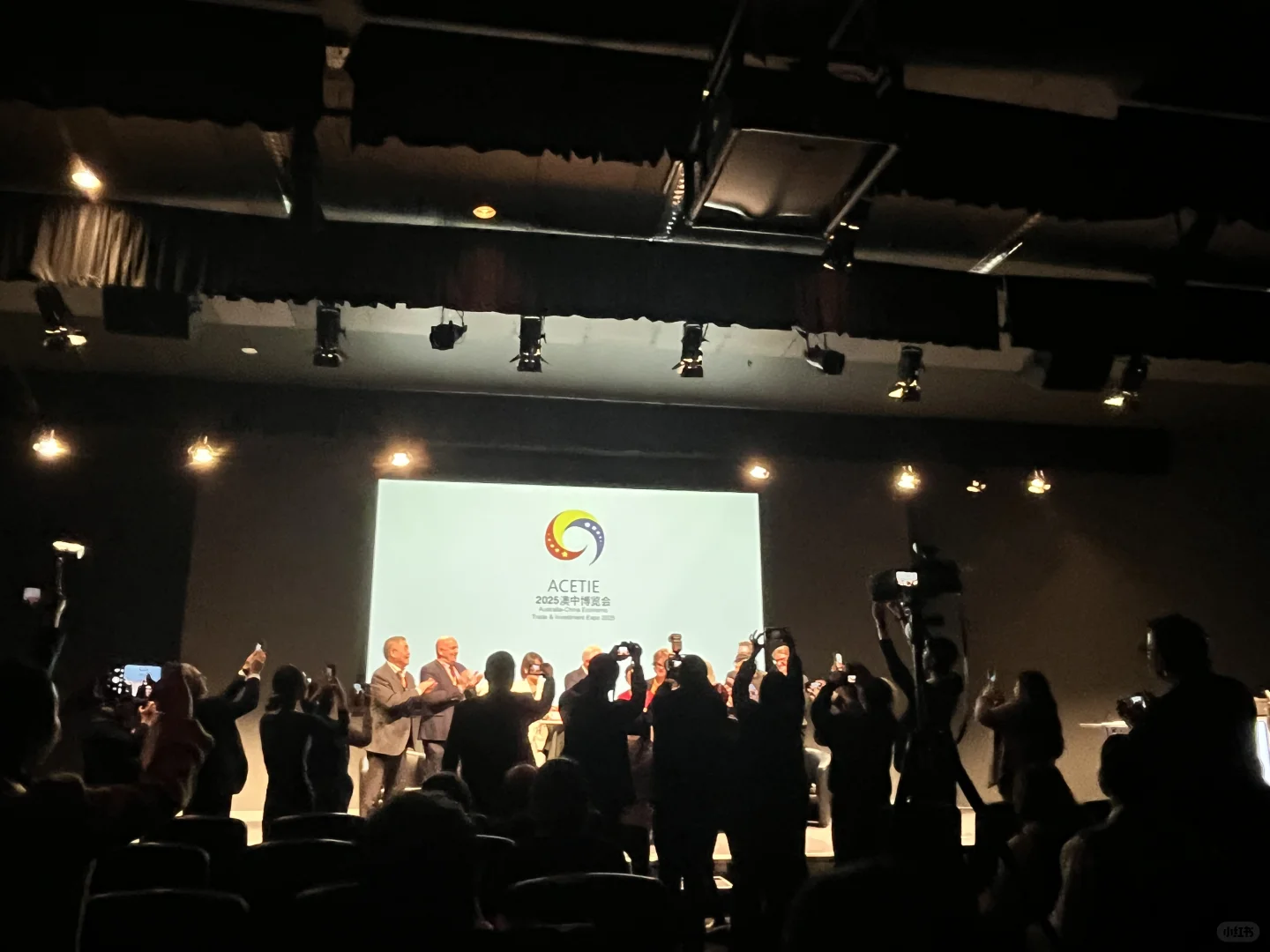 ??墨大｜03女大勇闯澳中博览会?