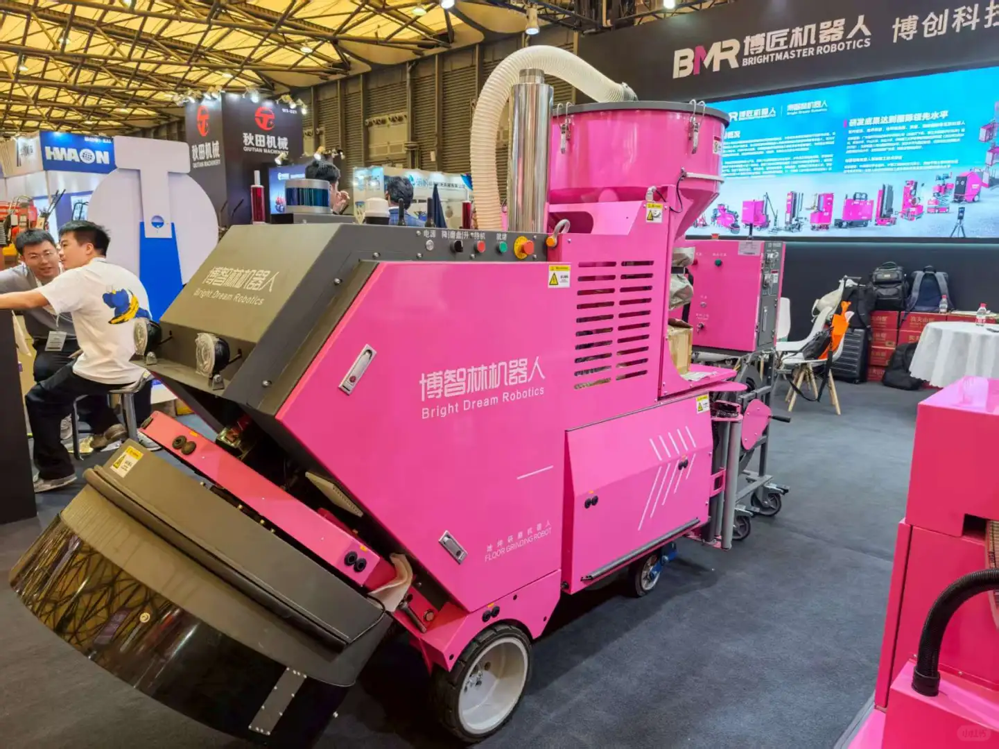 这些机器人也太可爱了吧！三倍快乐～