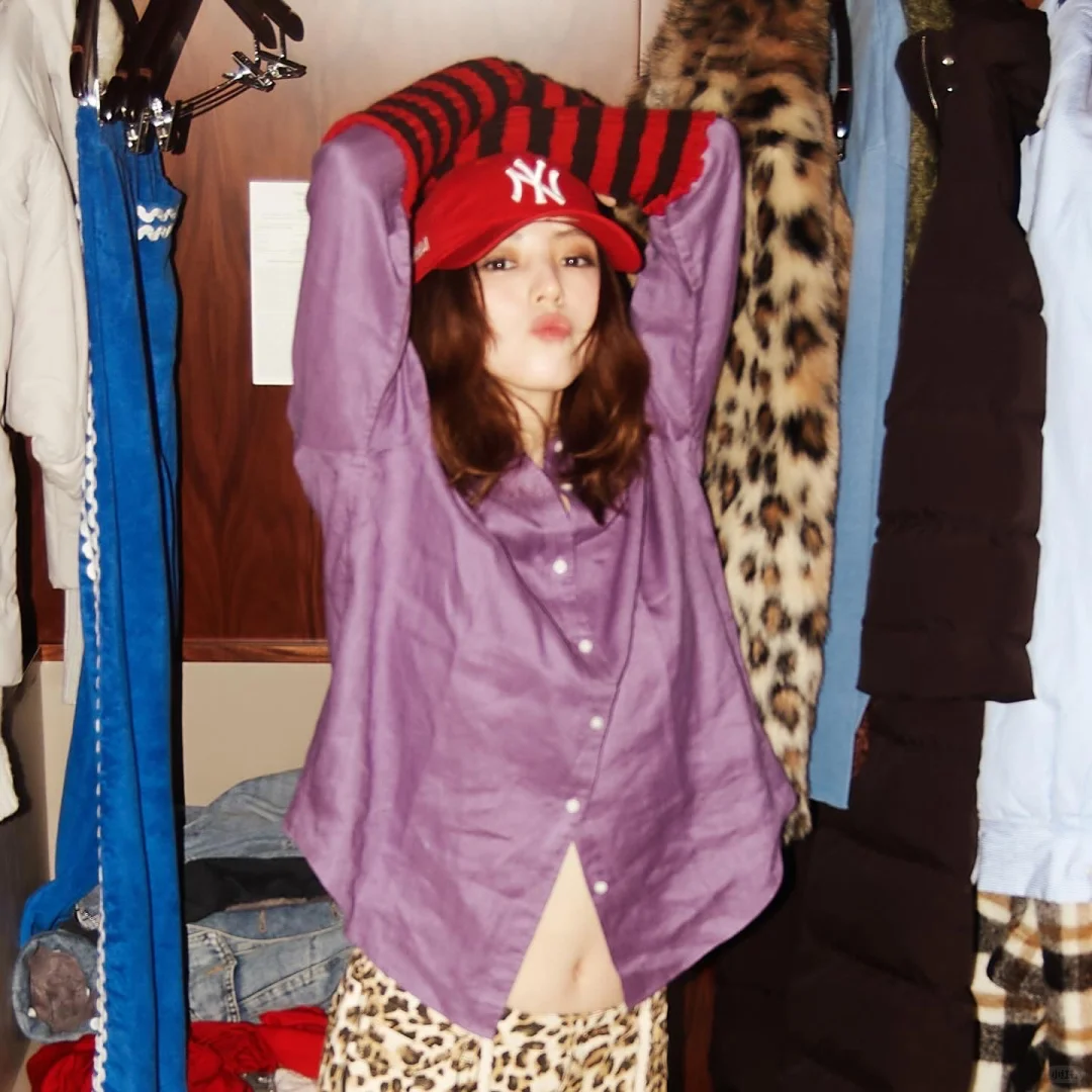 从冷到迷人：韩韶禧的“酷脸系”时尚魅力解析