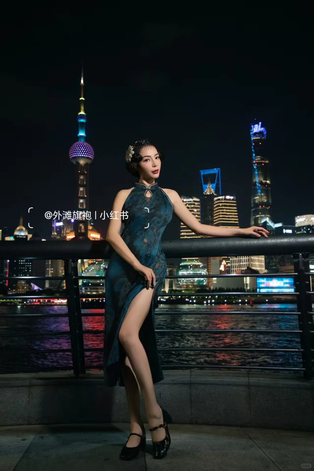 ?夜景外滩旗袍写真，美出圈的风情万种