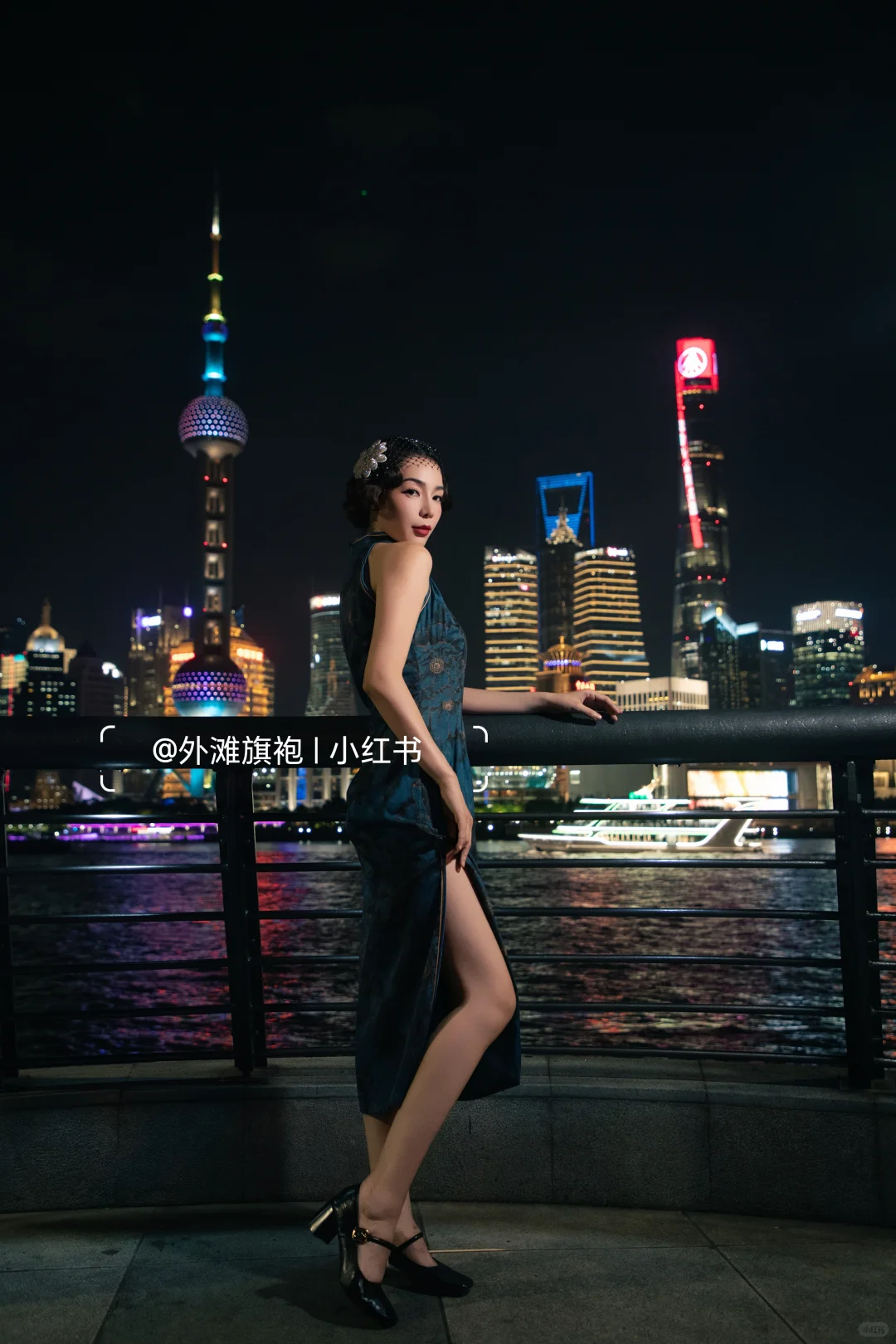 ?夜景外滩旗袍写真，美出圈的风情万种