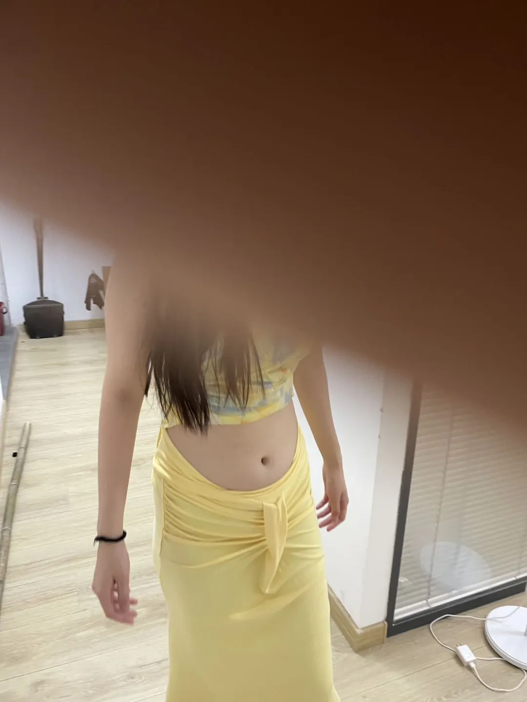 被朋友偷拍了！还以为我穿上很好看