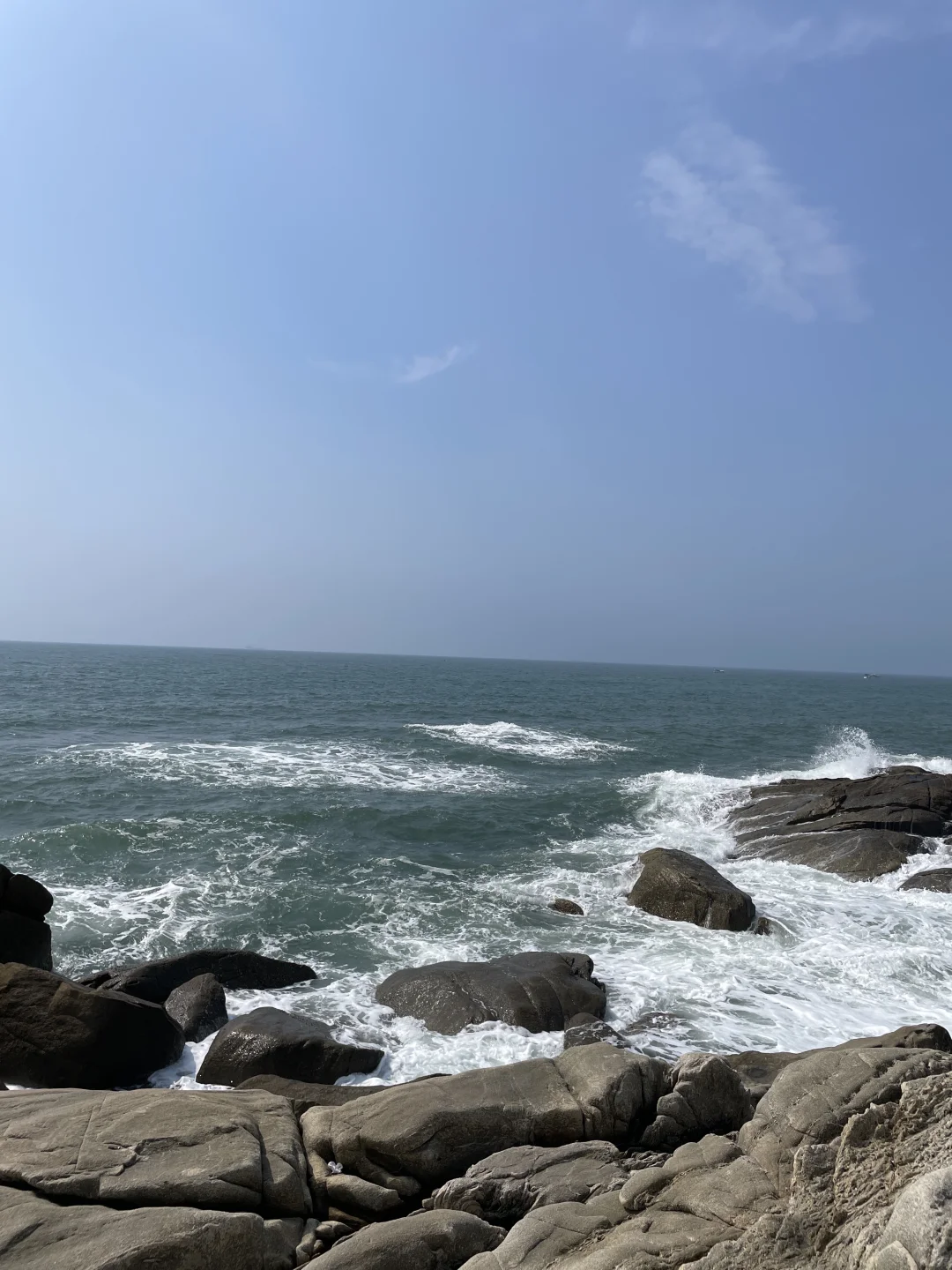 青岛的海好漂亮呀，几套海边穿搭分享?