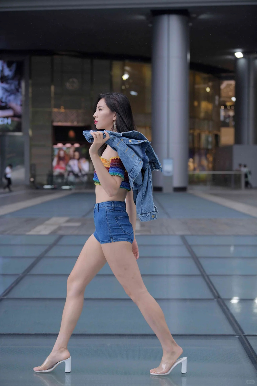 街拍美女A44 热裤美女