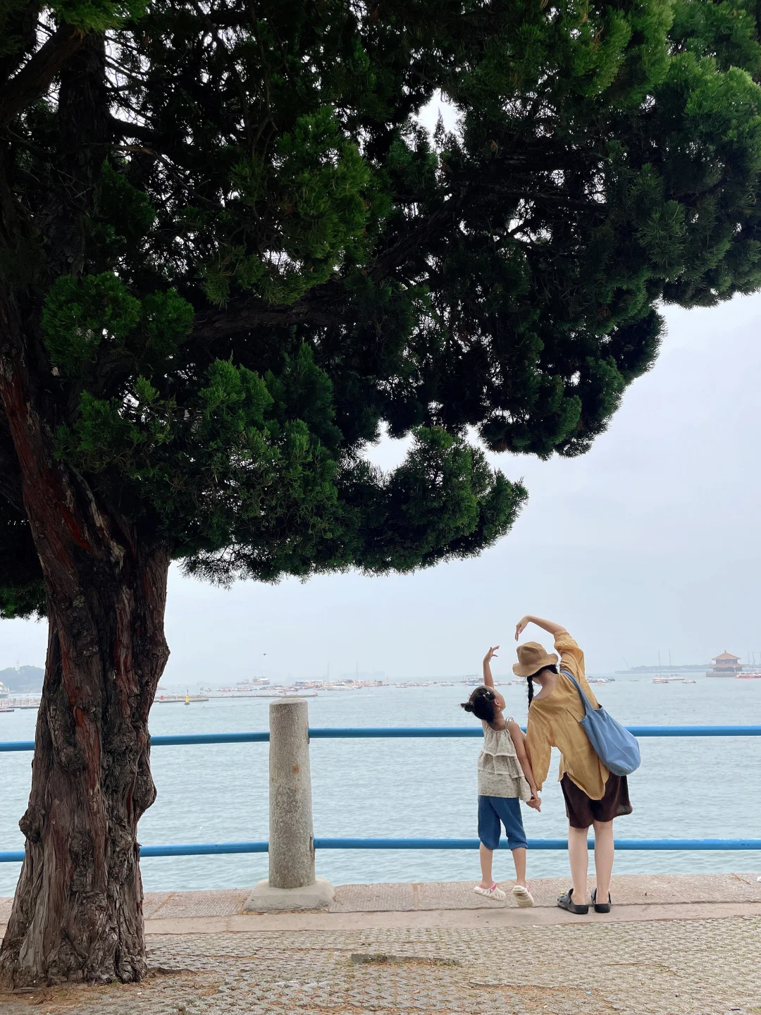 青岛的海好漂亮呀，几套海边穿搭分享?